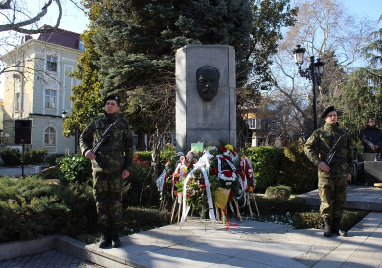 Пловдив отбелязва 172 години от рождението на Стефан Стамболов