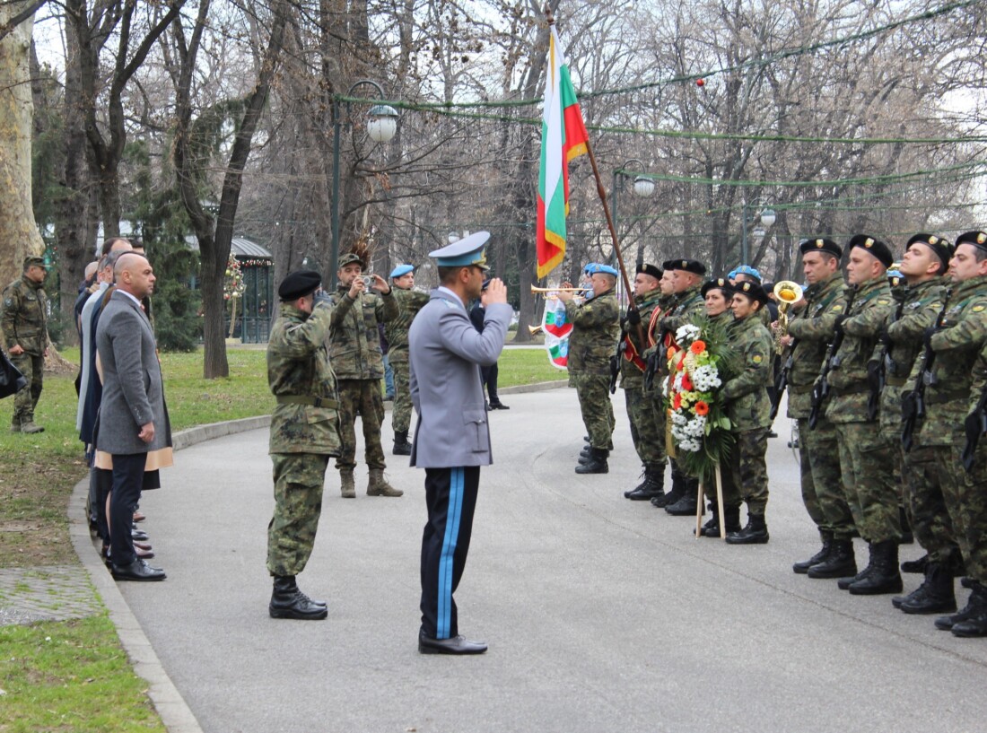 "Ботев е част от българското ДНК": Пловдив почете 178-та годишнина от рождението на поета-революционер (СНИМКИ) 1 "Ботев е част от българското ДНК": Пловдив почете 178-та годишнина от рождението на поета-революционер (СНИМКИ)