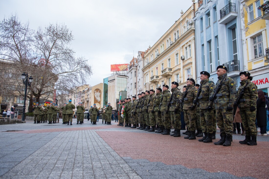 “И за опашката на дявола ще се хвана, ако трябва, но ще изтегля България“: Пловдив почете 172-та годишнина от рождението на Стефан Стамболов (СНИМКИ)