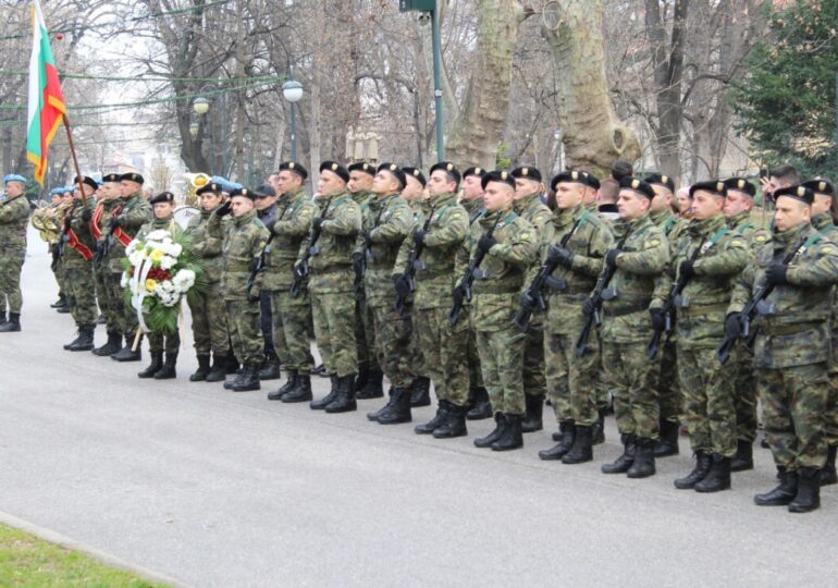 "Ботев е част от българското ДНК": Пловдив почете 178-та годишнина от рождението на поета-революционер (СНИМКИ) 12 "Ботев е част от българското ДНК": Пловдив почете 178-та годишнина от рождението на поета-революционер (СНИМКИ)