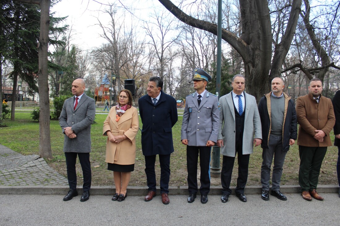 "Ботев е част от българското ДНК": Пловдив почете 178-та годишнина от рождението на поета-революционер (СНИМКИ) 3 "Ботев е част от българското ДНК": Пловдив почете 178-та годишнина от рождението на поета-революционер (СНИМКИ)