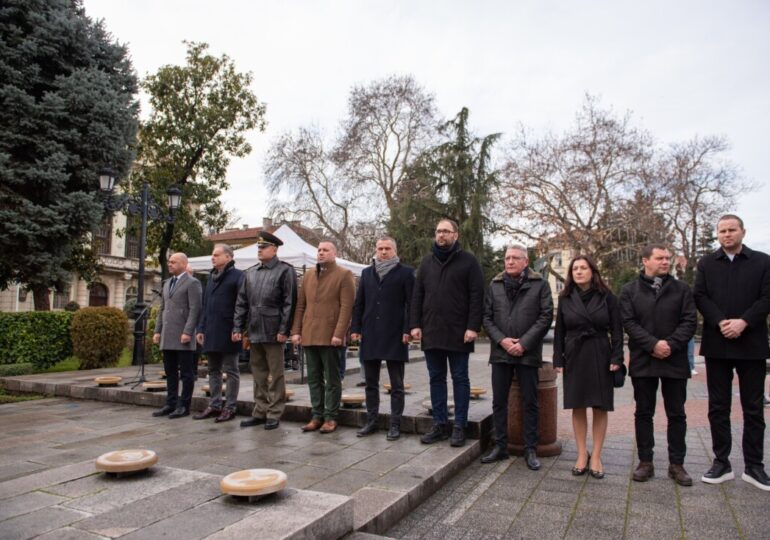 “И за опашката на дявола ще се хвана, ако трябва, но ще изтегля България“: Пловдив почете 172-та годишнина от рождението на Стефан Стамболов (СНИМКИ) 14 “И за опашката на дявола ще се хвана, ако трябва, но ще изтегля България“: Пловдив почете 172-та годишнина от рождението на Стефан Стамболов (СНИМКИ)