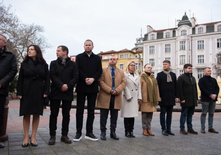 “И за опашката на дявола ще се хвана, ако трябва, но ще изтегля България“: Пловдив почете 172-та годишнина от рождението на Стефан Стамболов (СНИМКИ) 16 “И за опашката на дявола ще се хвана, ако трябва, но ще изтегля България“: Пловдив почете 172-та годишнина от рождението на Стефан Стамболов (СНИМКИ)