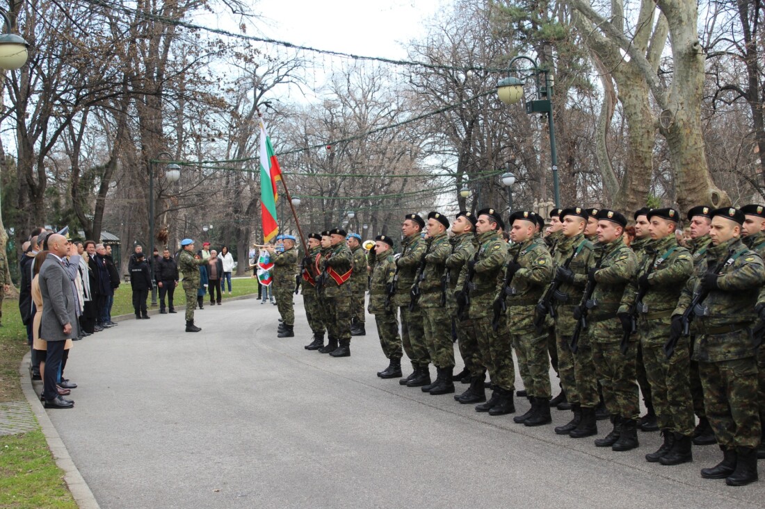 "Ботев е част от българското ДНК": Пловдив почете 178-та годишнина от рождението на поета-революционер (СНИМКИ) 2 "Ботев е част от българското ДНК": Пловдив почете 178-та годишнина от рождението на поета-революционер (СНИМКИ)
