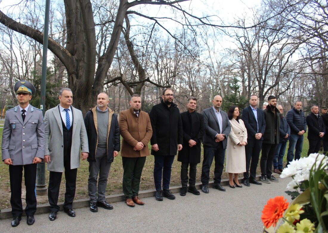 „Ботев е част от българското ДНК“: Пловдив почете 178-та годишнина от рождението на поета-революционер (СНИМКИ)