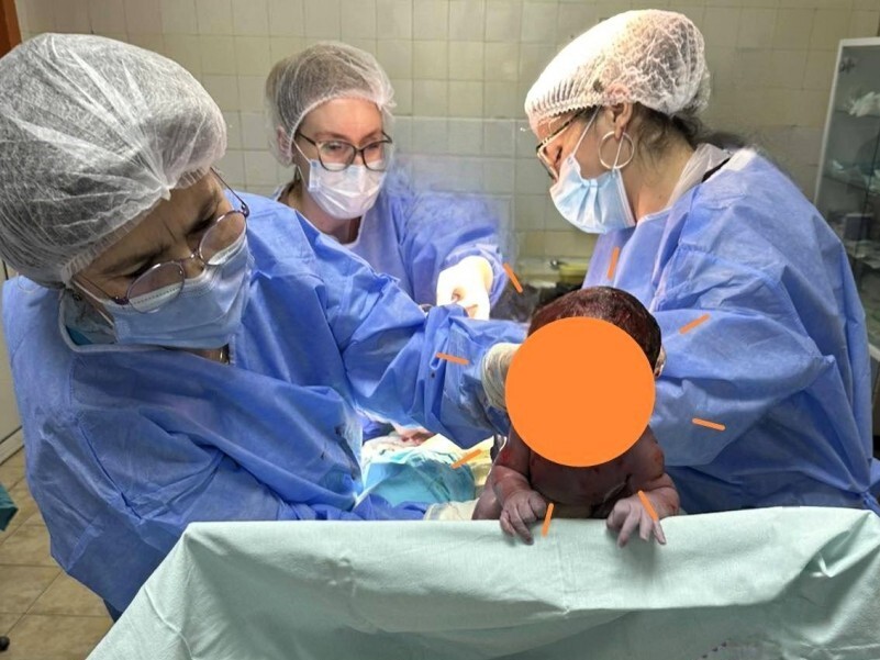 Роди се първото бебе на Асеновград за 2026 г. (СНИМКИ)