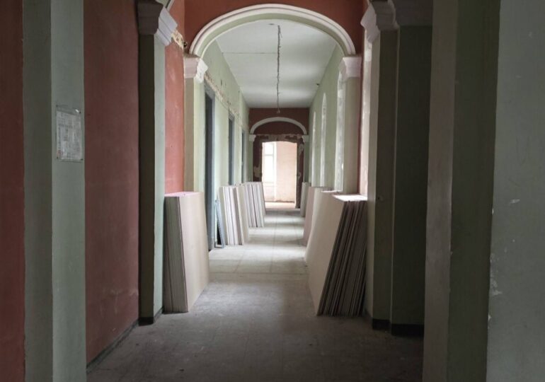 Напредва ремонтът на Хуманитарната гимназия в Пловдив (СНИМКИ)