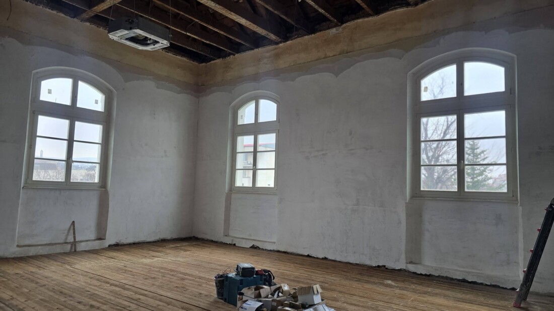 Напредва ремонтът на Хуманитарната гимназия в Пловдив (СНИМКИ)