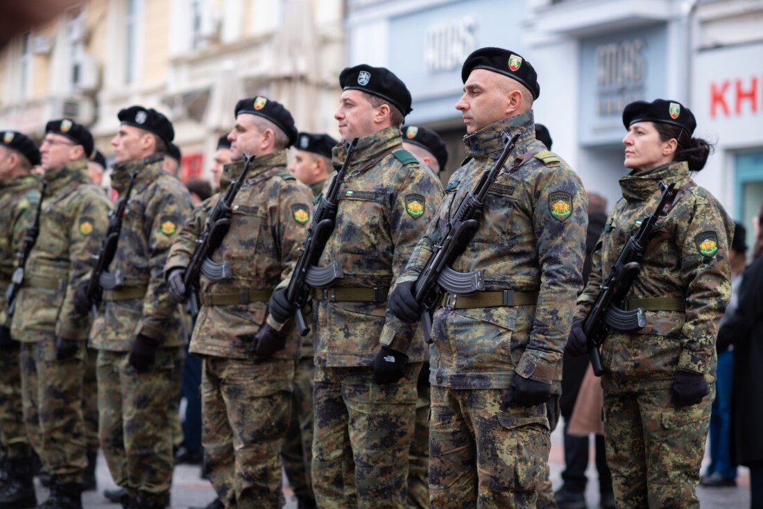 “И за опашката на дявола ще се хвана, ако трябва, но ще изтегля България“: Пловдив почете 172-та годишнина от рождението на Стефан Стамболов (СНИМКИ) 3 “И за опашката на дявола ще се хвана, ако трябва, но ще изтегля България“: Пловдив почете 172-та годишнина от рождението на Стефан Стамболов (СНИМКИ)