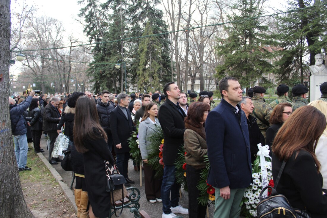 "Ботев е част от българското ДНК": Пловдив почете 178-та годишнина от рождението на поета-революционер (СНИМКИ) 4 "Ботев е част от българското ДНК": Пловдив почете 178-та годишнина от рождението на поета-революционер (СНИМКИ)