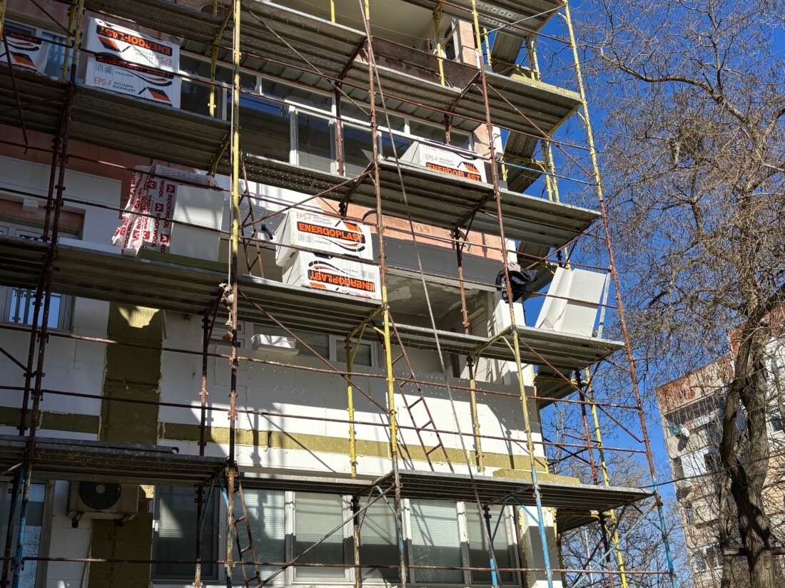 Напредва санирането на блок № 217 в „Тракия“ в Пловдив (СНИМКИ) 1 Напредва санирането на блок № 217 в „Тракия“ в Пловдив (СНИМКИ)