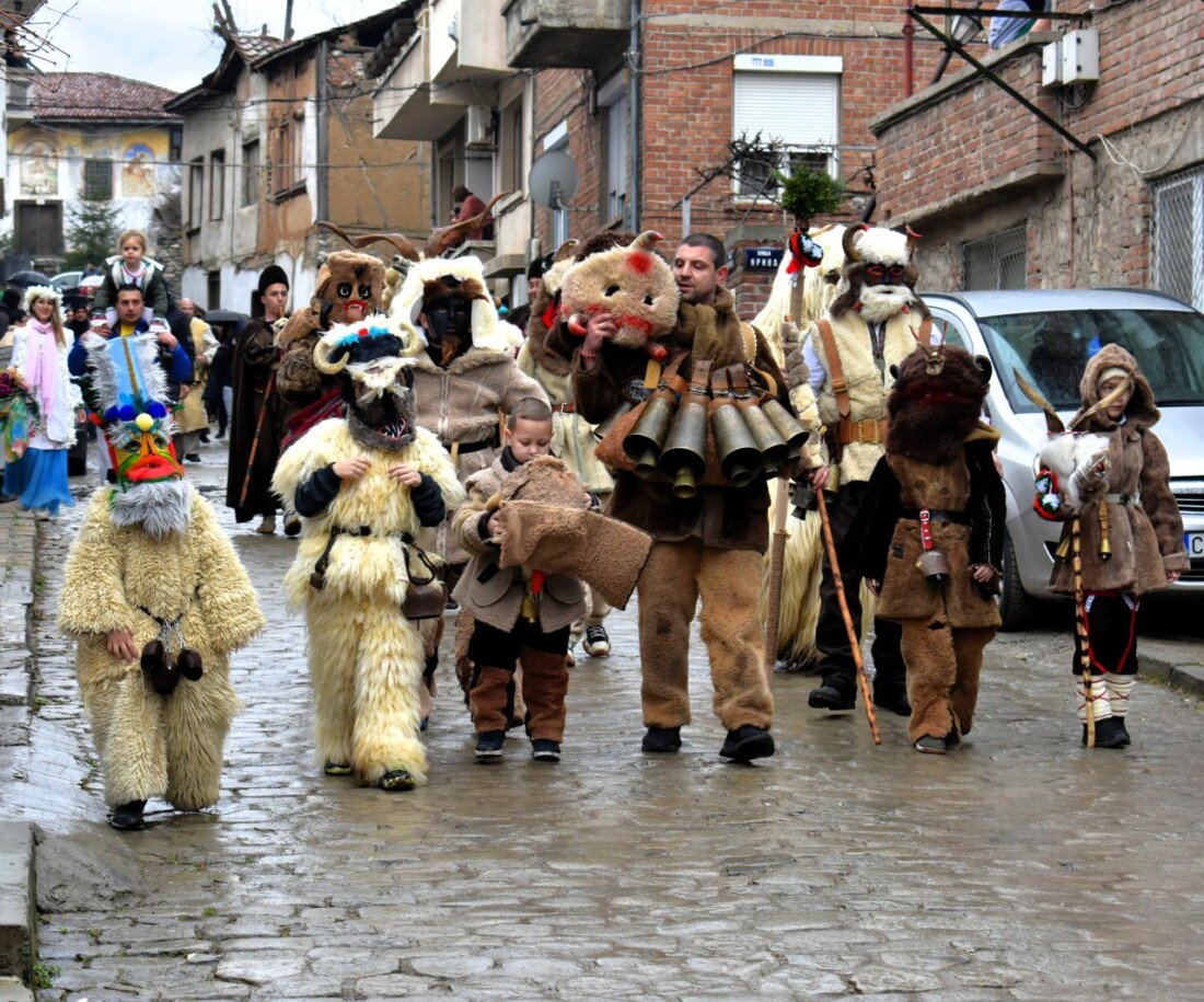 Карнавално шествие завладява улиците на Асеновград