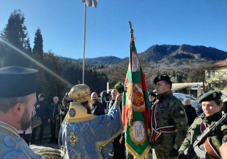 С водосвет, литийно шествие и ритуално хвърляне на кръста: Смолян ще отбележи Богоявление
