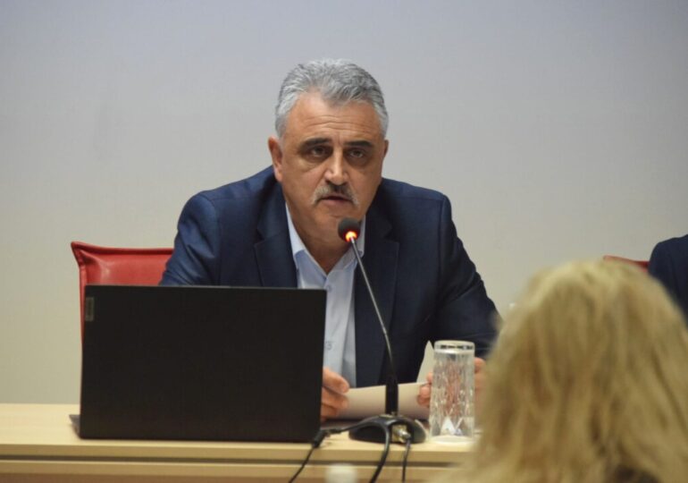 Димитър Иванов връчи грамоти на младежи от Ротари за благотворителна кампания (СНИМКИ)