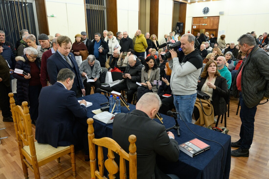 Препълнена зала посрещна проф. Вили Лилков на премиерата на най-мащабната му книга – „Синове на Сатаната“ (ОТКЪС) 1 Препълнена зала посрещна проф. Вили Лилков на премиерата на най-мащабната му книга – „Синове на Сатаната“ (ОТКЪС)