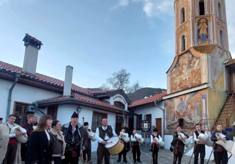25-годишен военнослужещ извади кръста от водите на река Чая в Асеновград (ГАЛЕРИЯ)