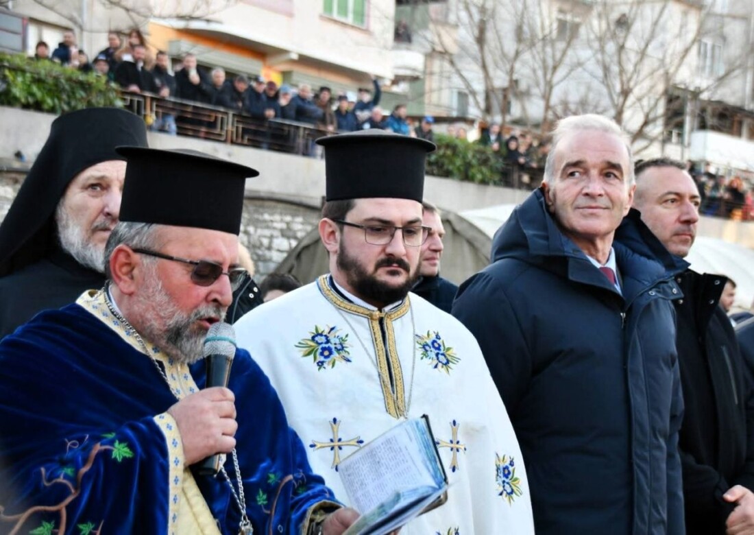 25-годишен военнослужещ извади кръста от водите на река Чая в Асеновград (ГАЛЕРИЯ)