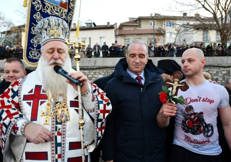 25-годишен военнослужещ извади кръста от водите на река Чая в Асеновград (ГАЛЕРИЯ)