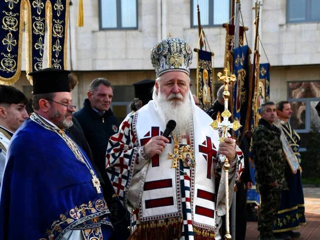 25-годишен военнослужещ извади кръста от водите на река Чая в Асеновград (ГАЛЕРИЯ)