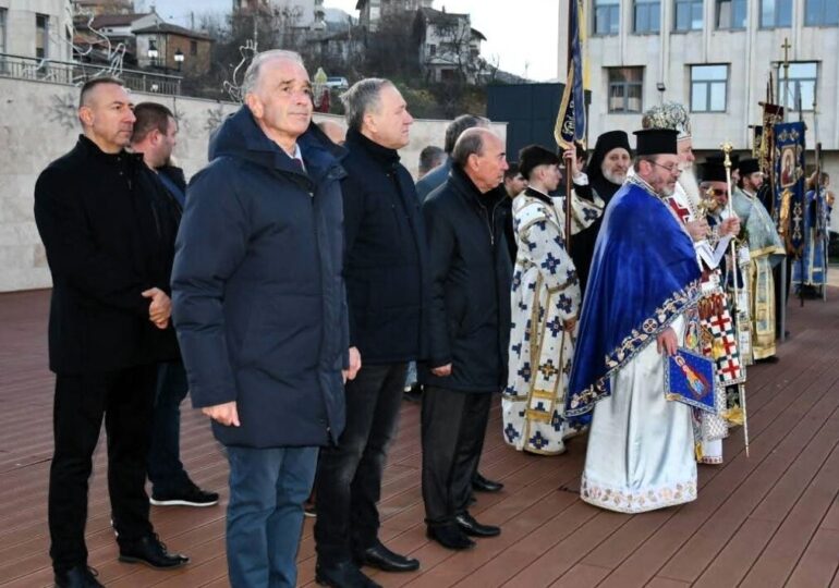 25-годишен военнослужещ извади кръста от водите на река Чая в Асеновград (ГАЛЕРИЯ)