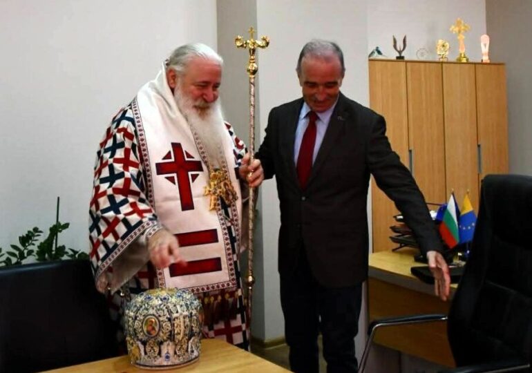 25-годишен военнослужещ извади кръста от водите на река Чая в Асеновград (ГАЛЕРИЯ)