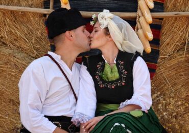 Фотоконкурсът „Най-сладка целувка“ отбелязва 20 години с ретроспективна изложба и апел за подкрепа