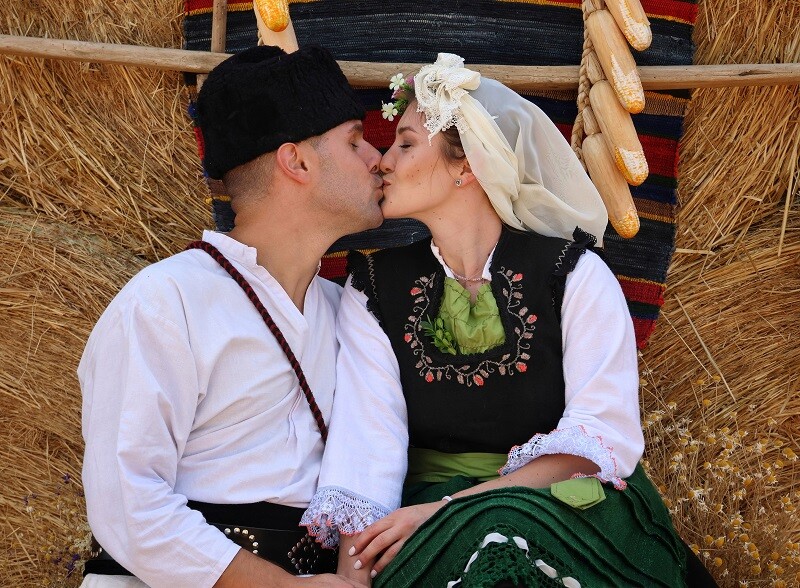 Фотоконкурсът „Най-сладка целувка“ отбелязва 20 години с ретроспективна изложба и апел за подкрепа