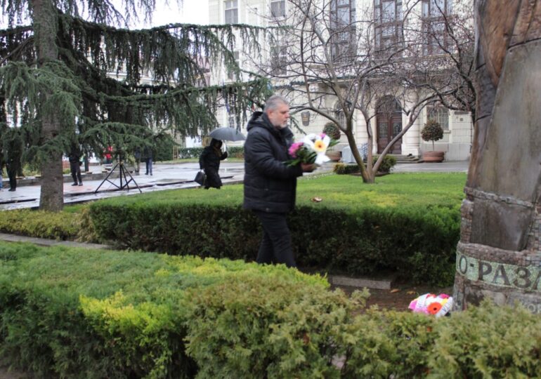 "Да не допуснем това да се случи отново": Пловдив почете паметта на жертвите на комунистическия режим (СНИМКИ)