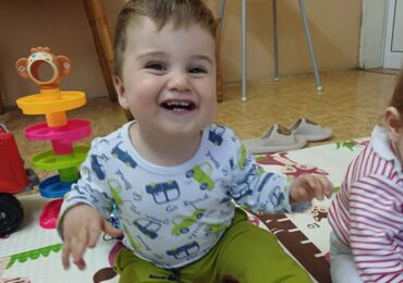 Зов за помощ: Да дадем шанс за живот без болка на малкия Кристиян