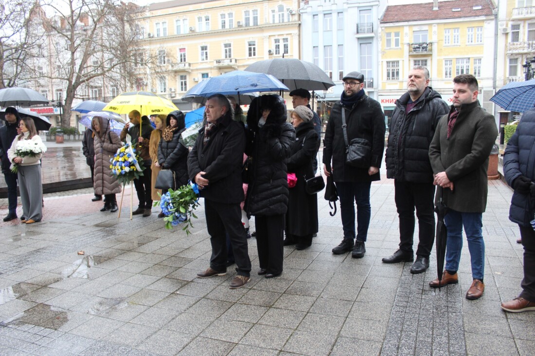 "Да не допуснем това да се случи отново": Пловдив почете паметта на жертвите на комунистическия режим (СНИМКИ)