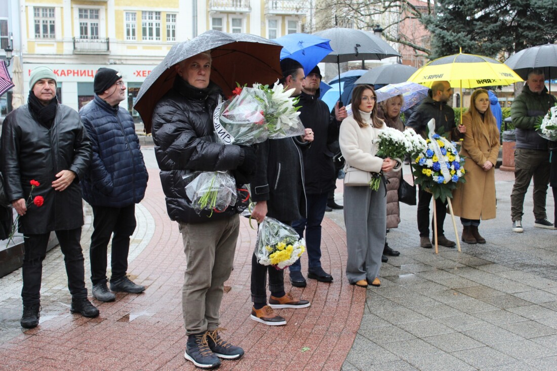 "Да не допуснем това да се случи отново": Пловдив почете паметта на жертвите на комунистическия режим (СНИМКИ)