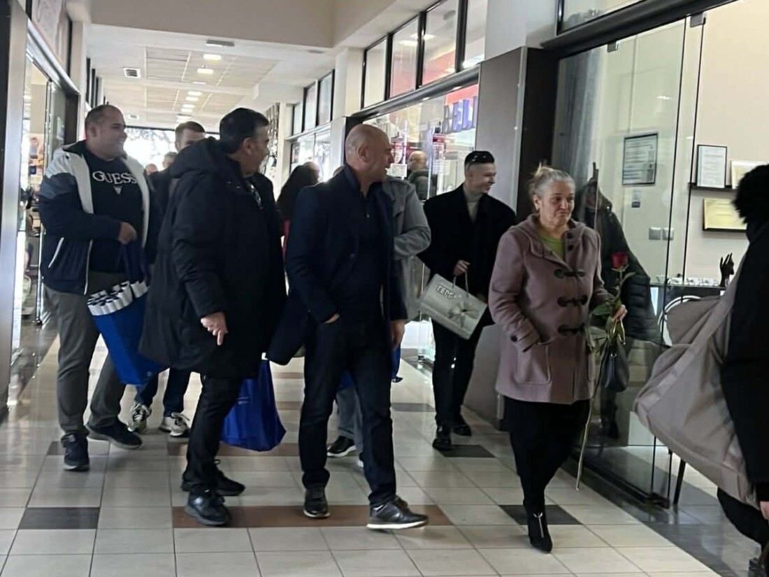 Костадин Димитров сподели Деня на виното и любовта с жители на район „Тракия“ (СНИМКИ)