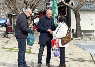 Костадин Димитров сподели Деня на виното и любовта с жители на район „Тракия“ (СНИМКИ)