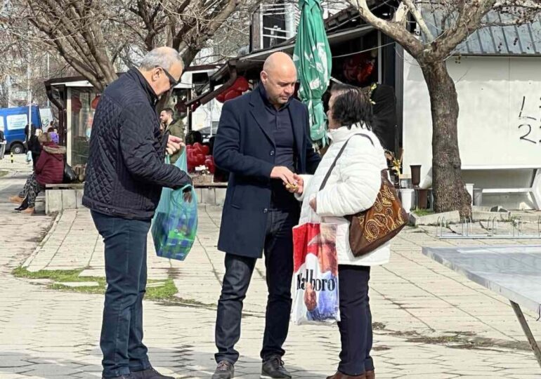 Костадин Димитров сподели Деня на виното и любовта с жители на район „Тракия“ (СНИМКИ)