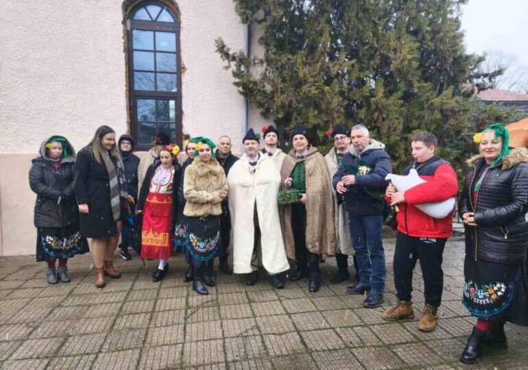 Въпреки снега: Стамболийски отбеляза с много настроение празника на Трифон Зарезан (СНИМКИ)