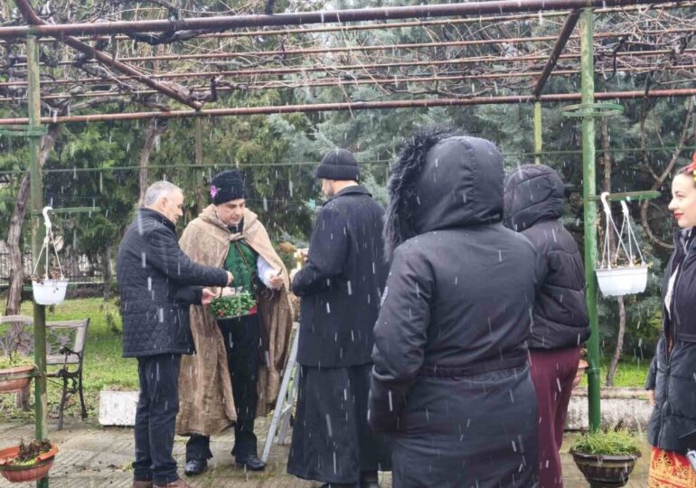 Въпреки снега: Стамболийски отбеляза с много настроение празника на Трифон Зарезан (СНИМКИ)