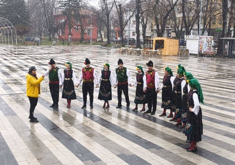 Въпреки снега: Стамболийски отбеляза с много настроение празника на Трифон Зарезан (СНИМКИ)