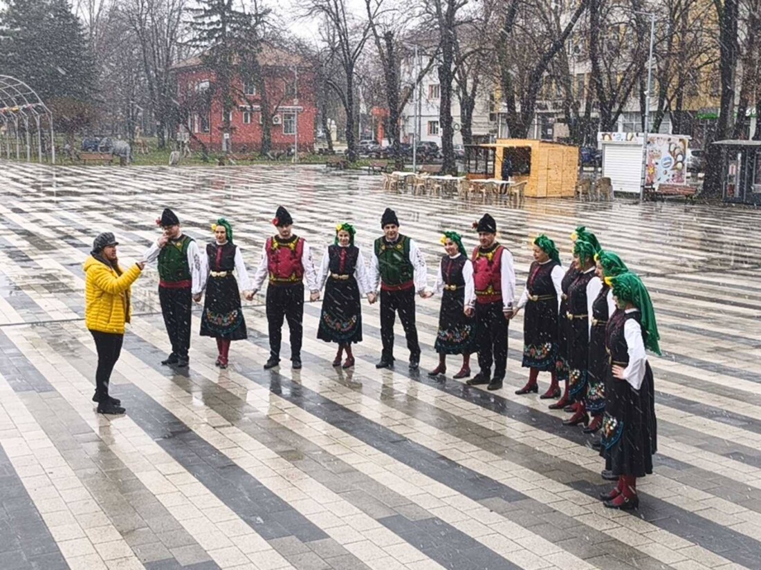 Въпреки снега: Стамболийски отбеляза с много настроение празника на Трифон Зарезан (СНИМКИ)