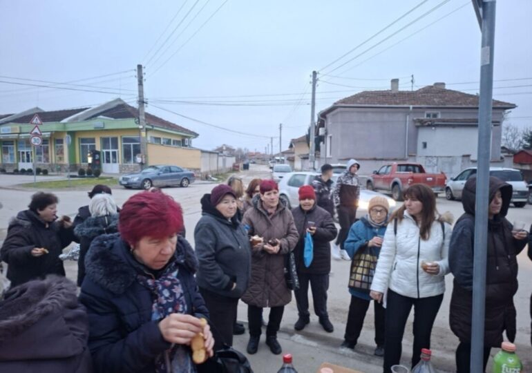 За пръв път от години: В Дълго поле изпълниха обичая "Муфканица" (СНИМКИ)