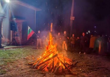 За пръв път от години: В Дълго поле изпълниха обичая "Муфканица" (СНИМКИ)