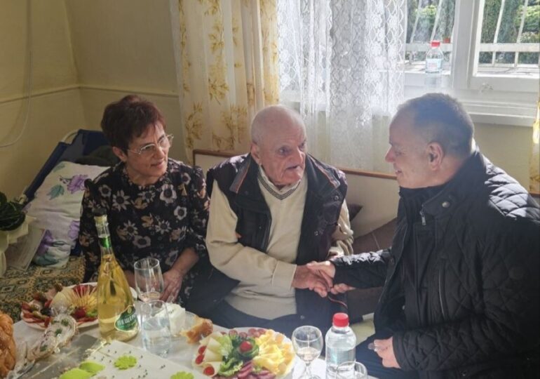 Един век живот, изпълнен с труд, достойнство и мъдрост: Желязко Неделчев от Стамболийски отбеляза 100-годишен юбилей (СНИМКИ)