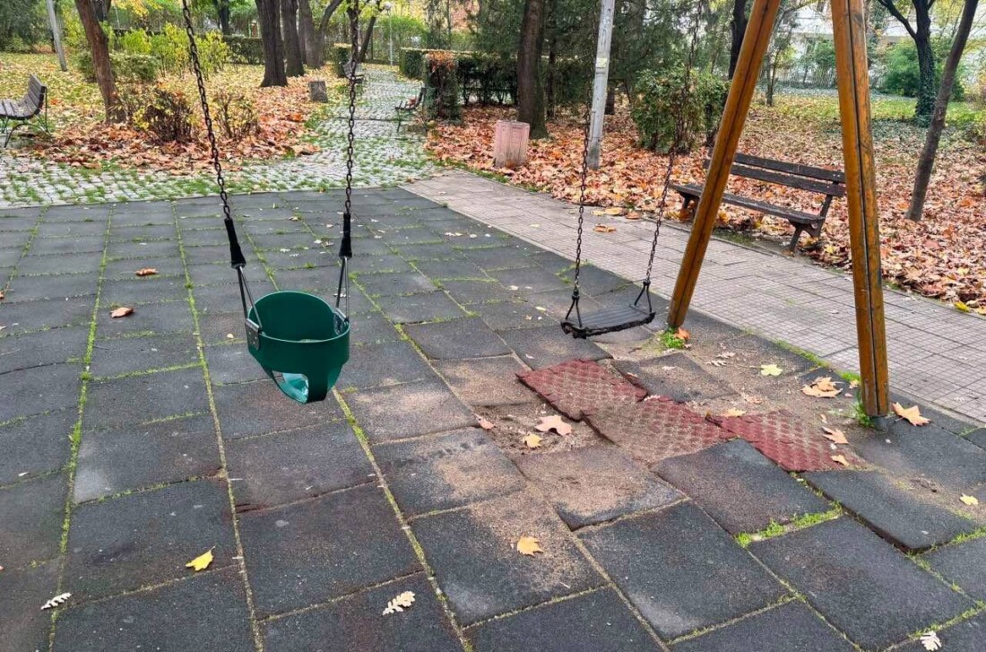 Обновиха междублоково пространство в "Източен", започва ремонт и в парк "Чайка" (СНИМКИ)