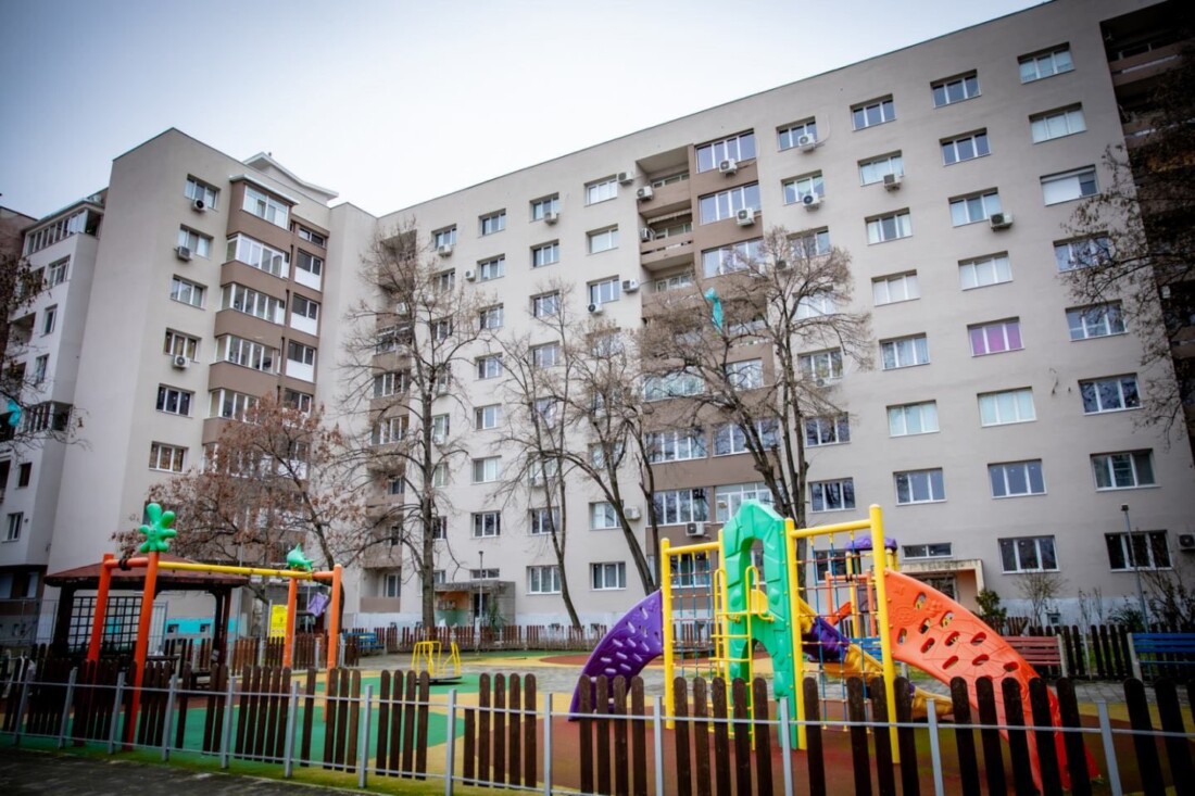 Продължава санирането на жилищни сгради в Пазарджик (СНИМКИ)