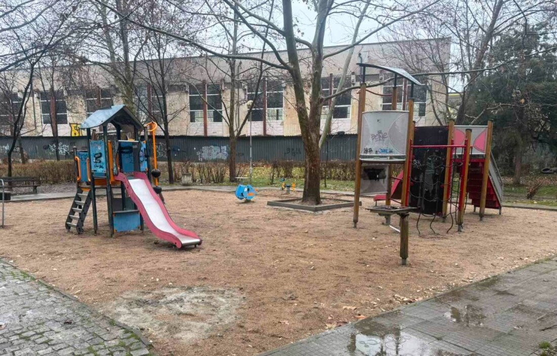 Обновиха междублоково пространство в "Източен", започва ремонт и в парк "Чайка" (СНИМКИ)