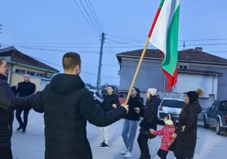 За пръв път от години: В Дълго поле изпълниха обичая "Муфканица" (СНИМКИ)