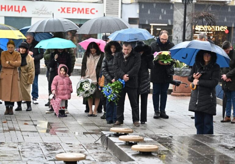 "Да не допуснем това да се случи отново": Пловдив почете паметта на жертвите на комунистическия режим (СНИМКИ)