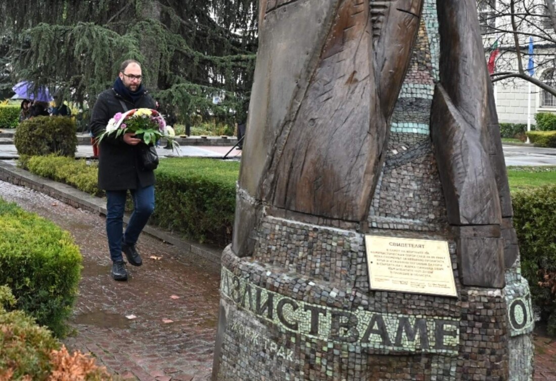 "Да не допуснем това да се случи отново": Пловдив почете паметта на жертвите на комунистическия режим (СНИМКИ)