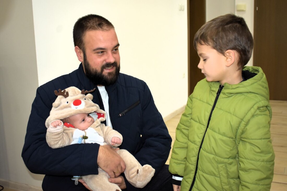 Първото бебе на Асеновград за 2026 г. получи подаръци от общината (СНИМКИ)
