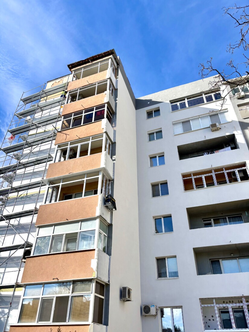 Скоро още един блок в „Тракия“ ще е с обновен облик (СНИМКИ)