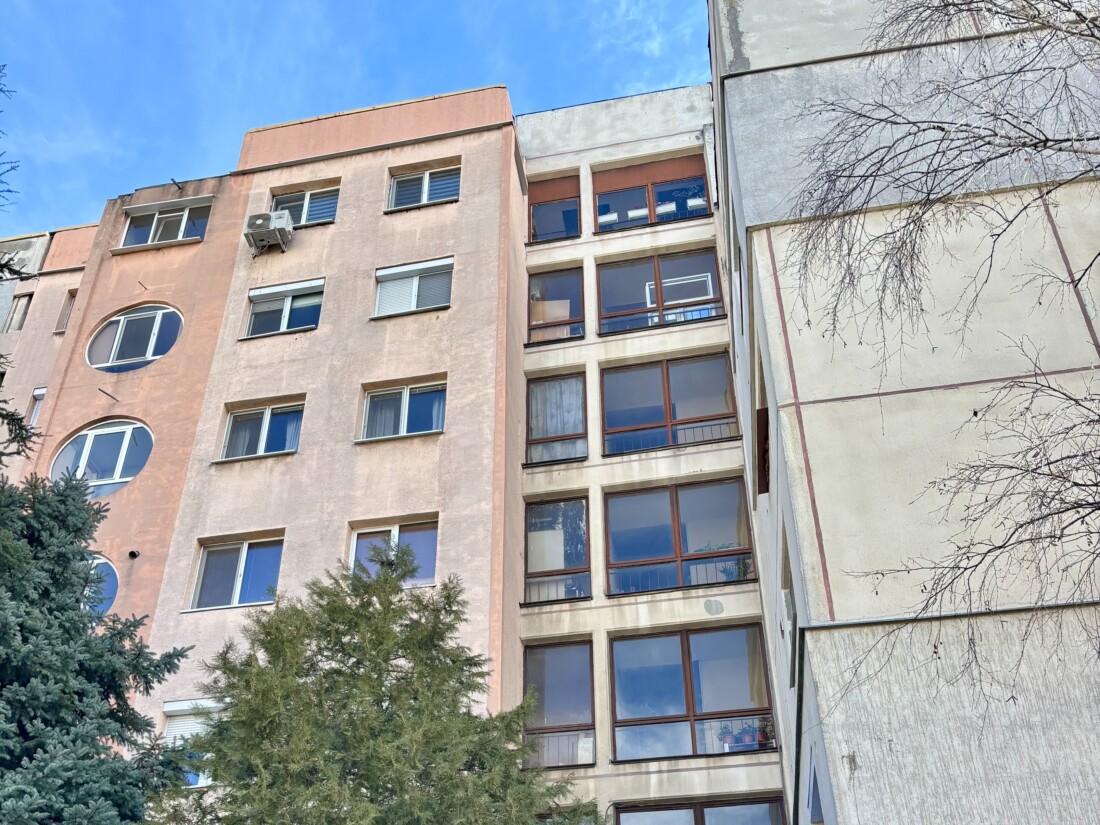 Скоро още един блок в „Тракия“ ще е с обновен облик (СНИМКИ)